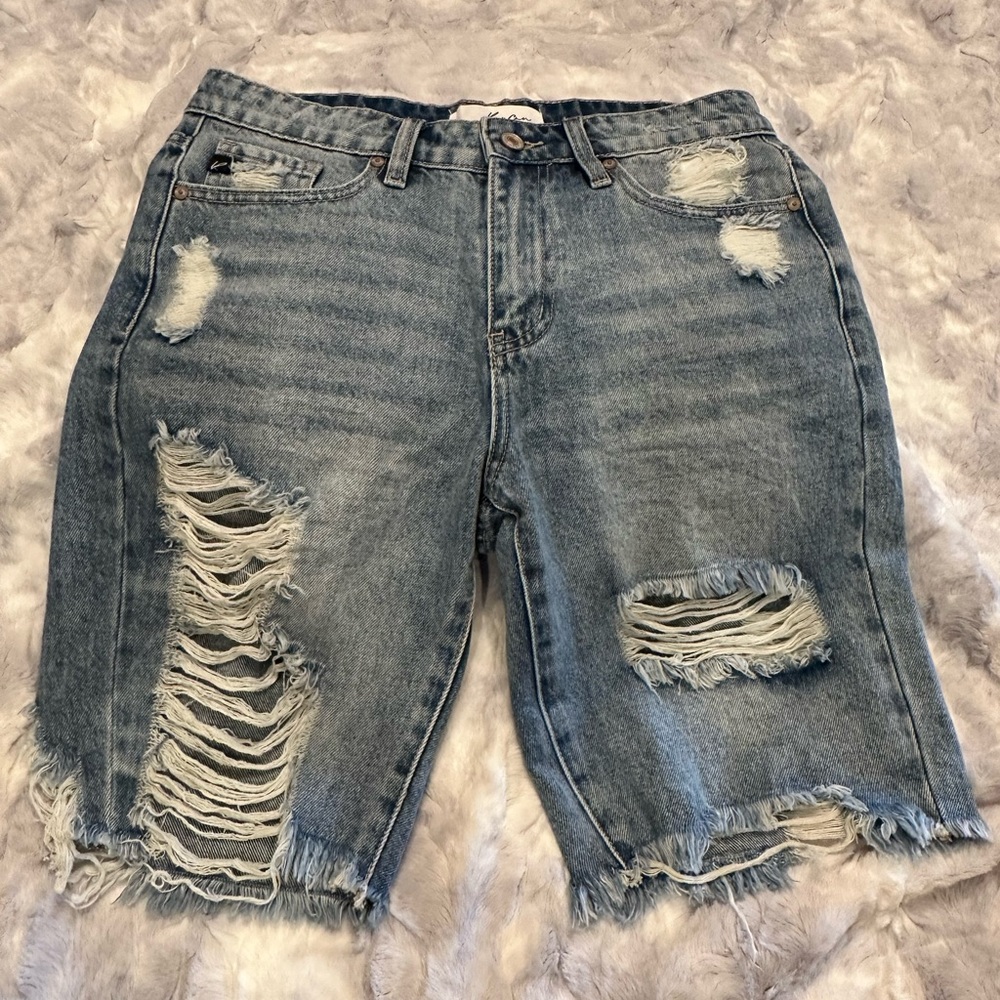 KANCAN SUPER DISTRESSED LONGER LENGTH SHORTS